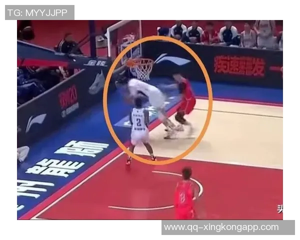 赖俊豪因头撞广告牌伤退媒体人呼吁取消场边广告牌保护运动员安全